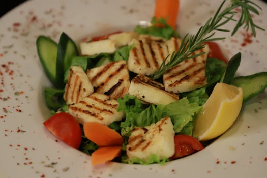 Halloumi bakken: zo krijg je ’m goudbruin, krokant en nooit taai