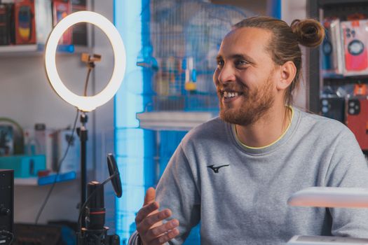 Interview André Hazes bij Shownieuws zorgt voor ophef: dit is waarom