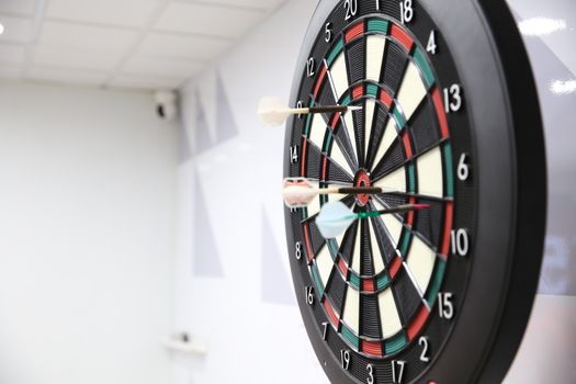 Darts live: tussenstanden, schema en uitslagen van nu