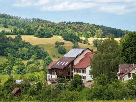 Moderne woning in landelijke stijl met grote tuin en vrij uitzicht in het buitengebied