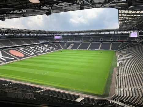 Voetbal vandaag: wedstrijden, standen en speelschema