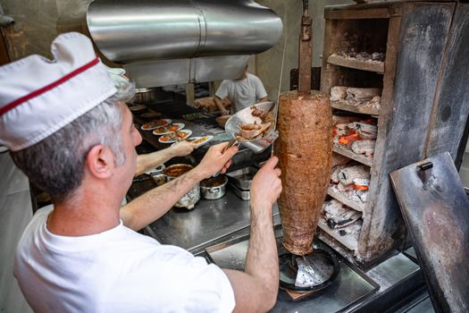 Toonbank met vers broodje döner als beeld bij beste doner nieuws