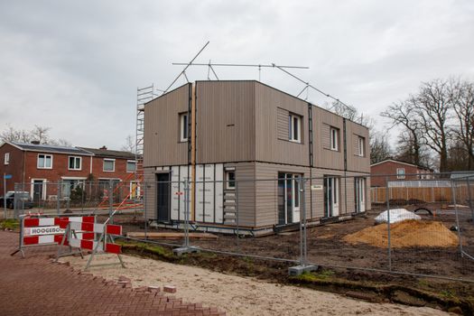 Publiek wacht op een opname van Dit Was Het Nieuws in een tv-studio in 2026