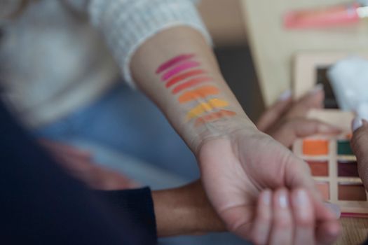 Waarom Rare Beauty overal opduikt: dit maakt het merk zo populair