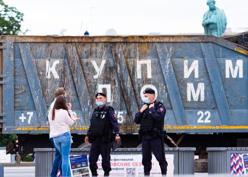Rusland nieuws op scherm met kaart van Europa en markering van Oekraïne